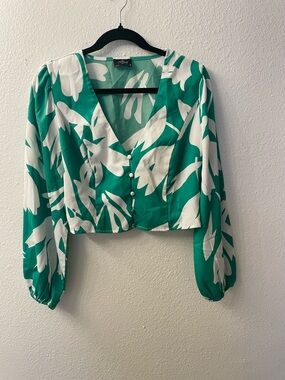 Women’s Green & White Floral V-Neck Button Front Top